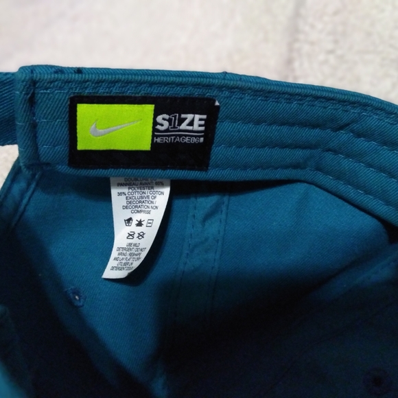 Lot of 2 Nike Women's Hats - Picture 6 of 7